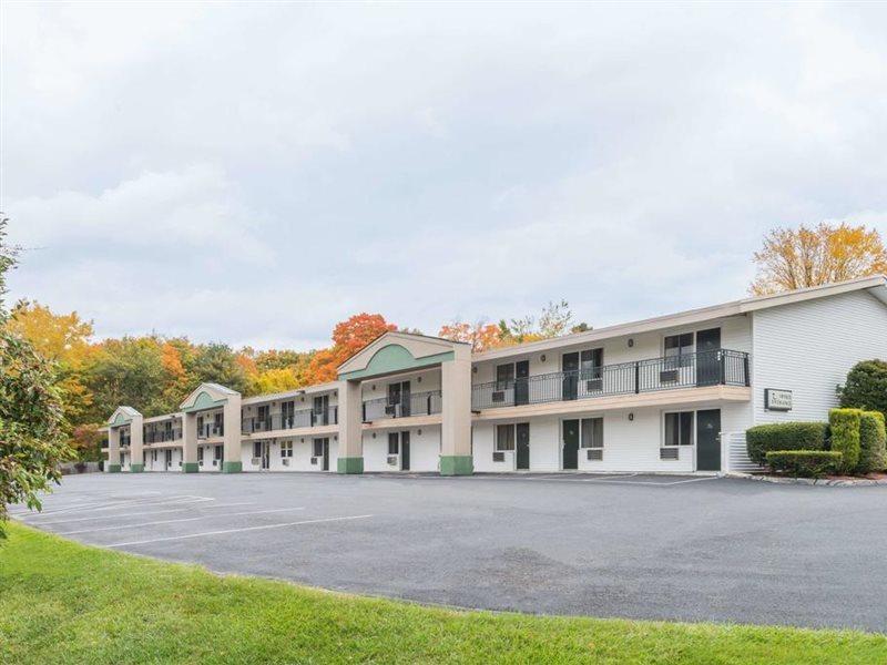 Days Inn By Wyndham Lenox Ma Exterior photo