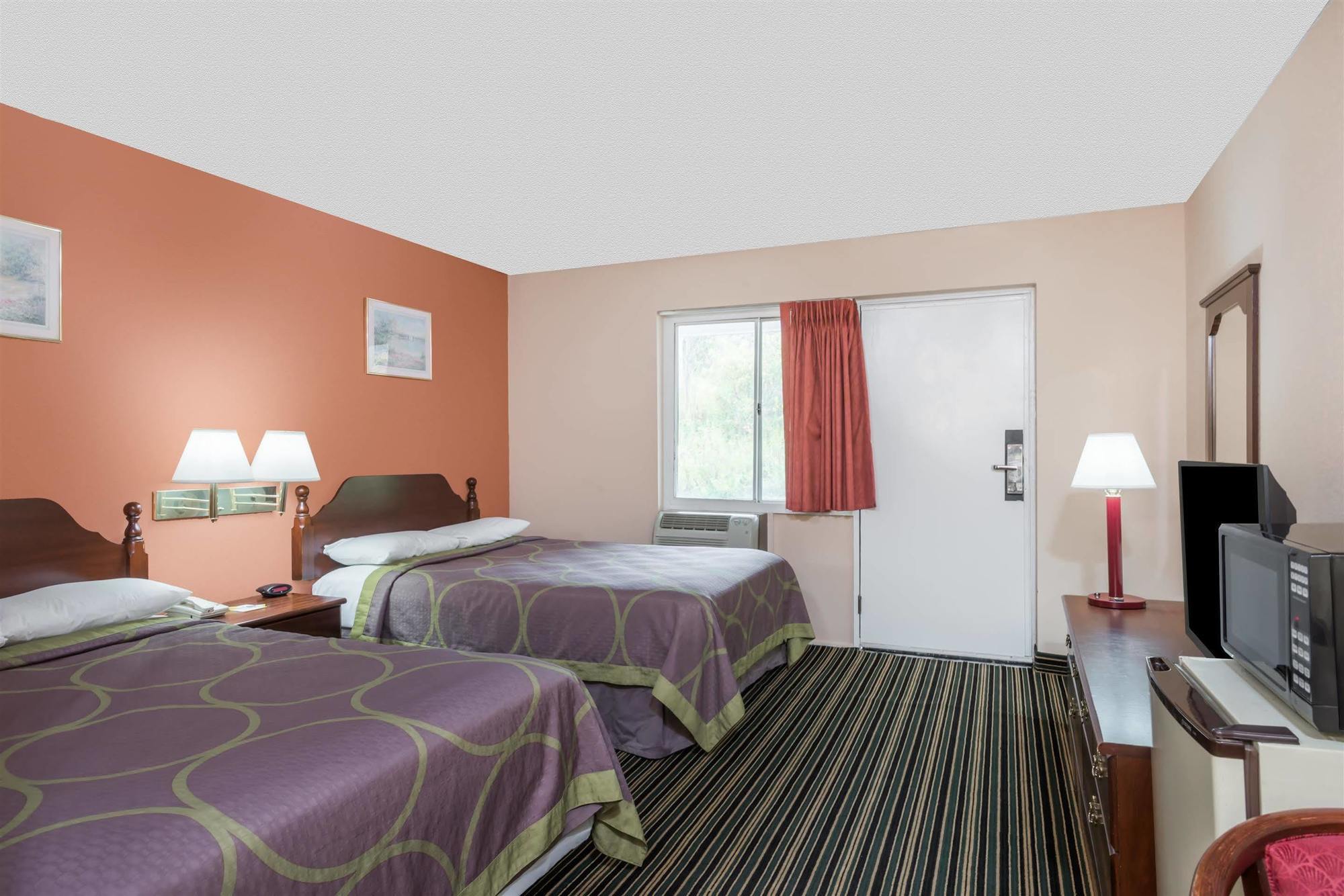 Days Inn By Wyndham Lenox Ma Exterior photo