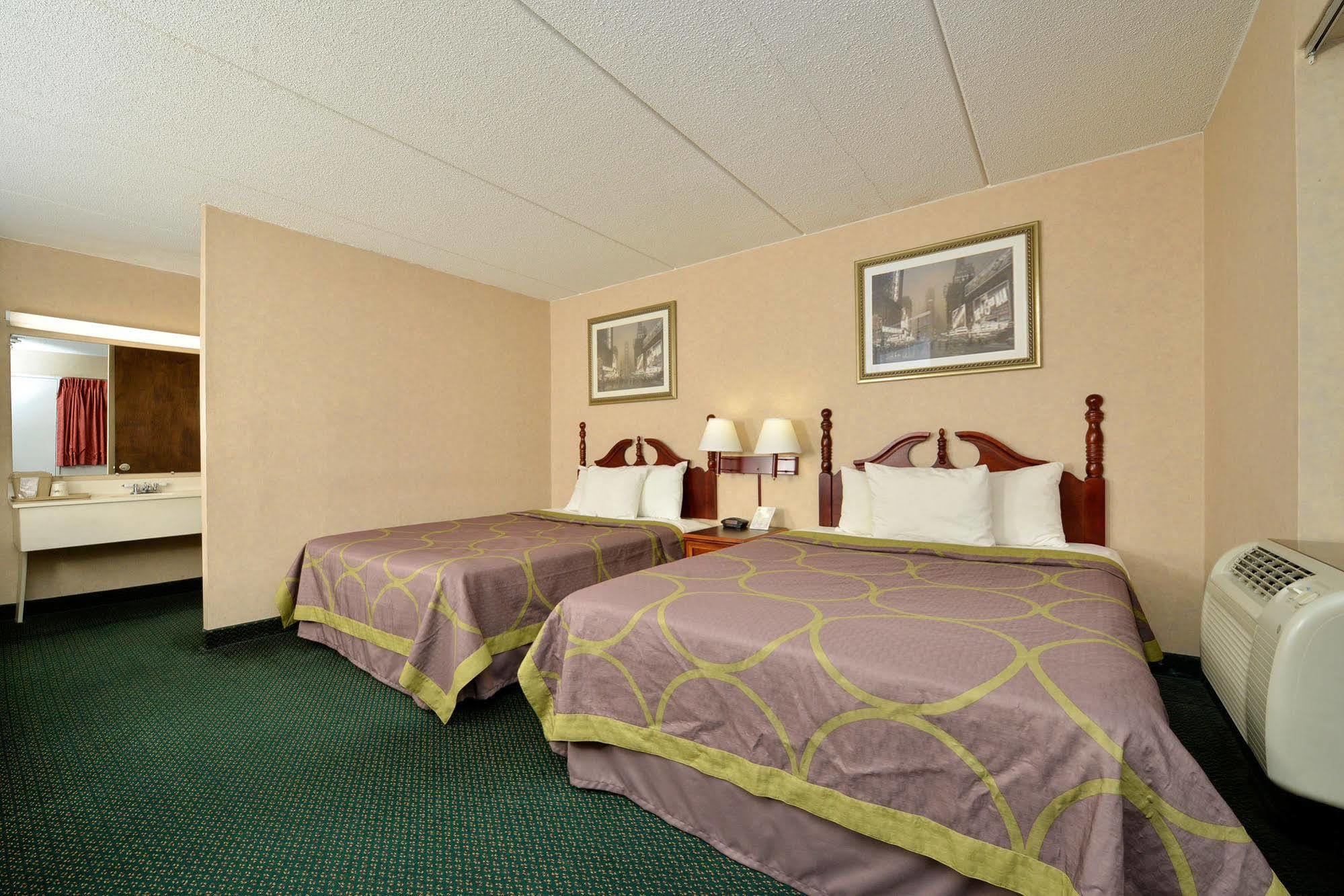 Days Inn By Wyndham Lenox Ma Exterior photo