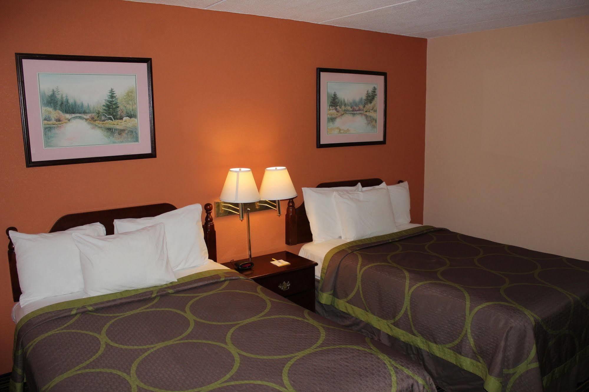 Days Inn By Wyndham Lenox Ma Exterior photo