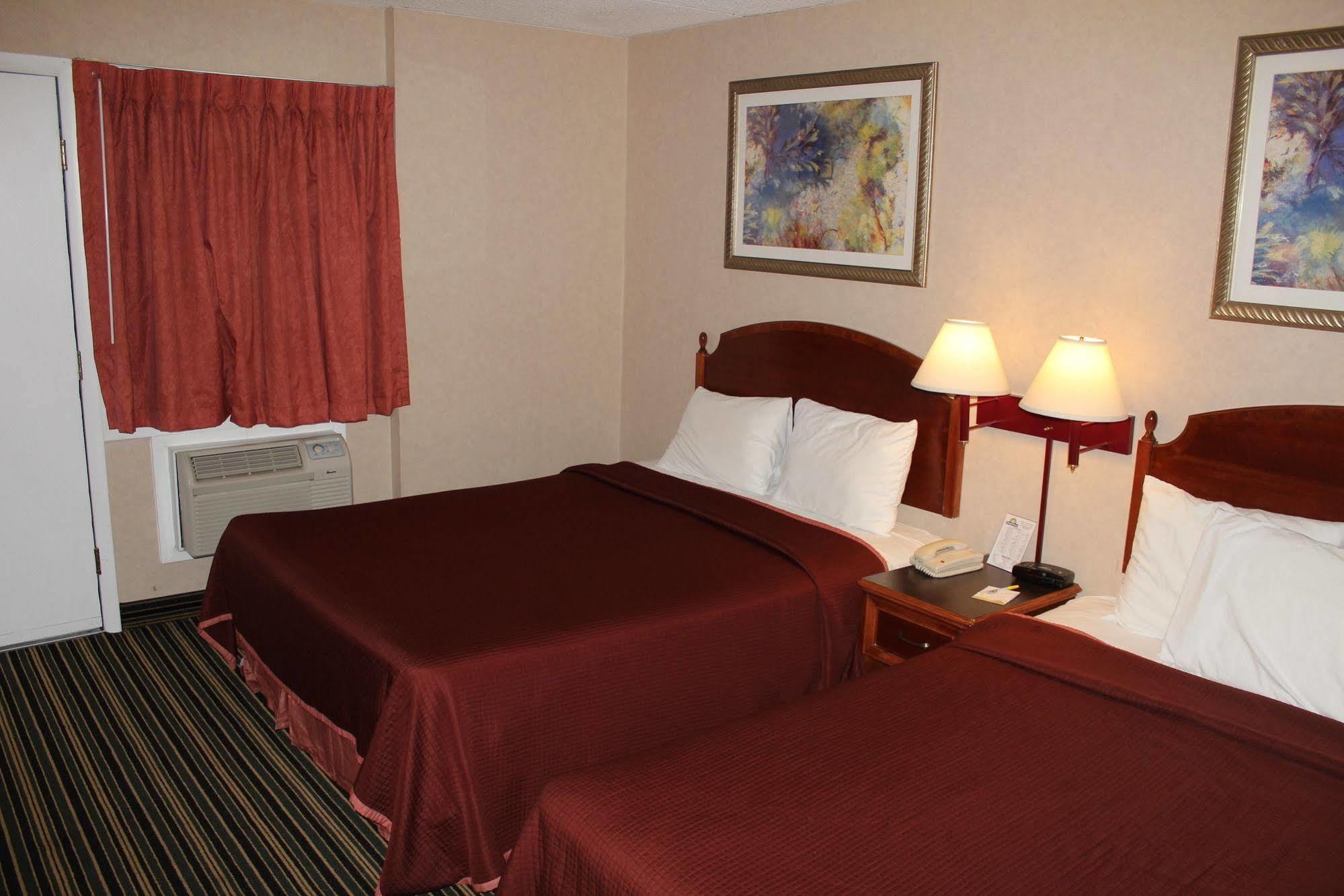 Days Inn By Wyndham Lenox Ma Exterior photo
